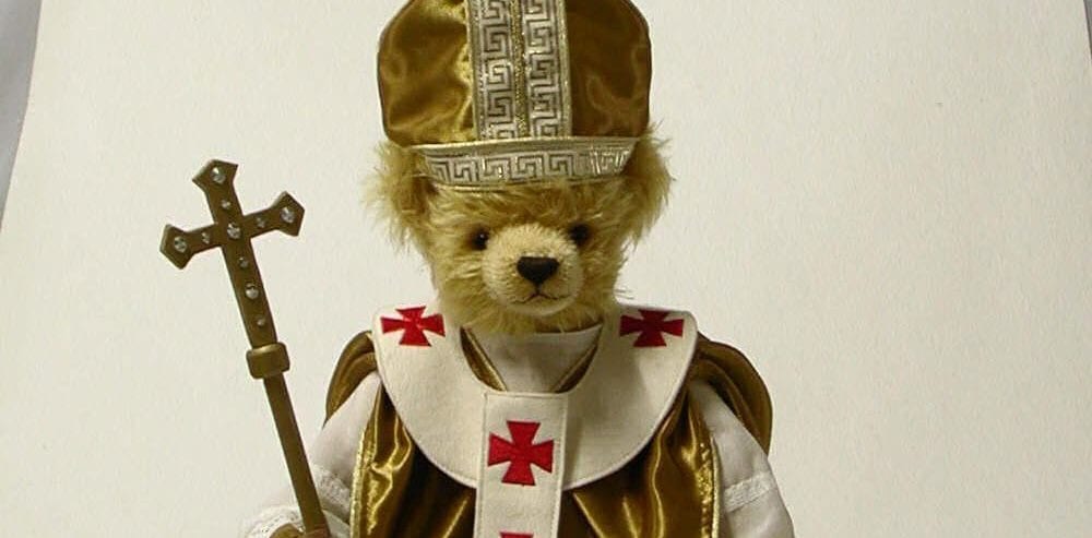 bear with pope hat