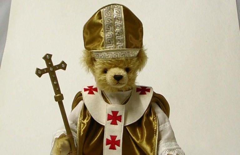 bear with pope hat